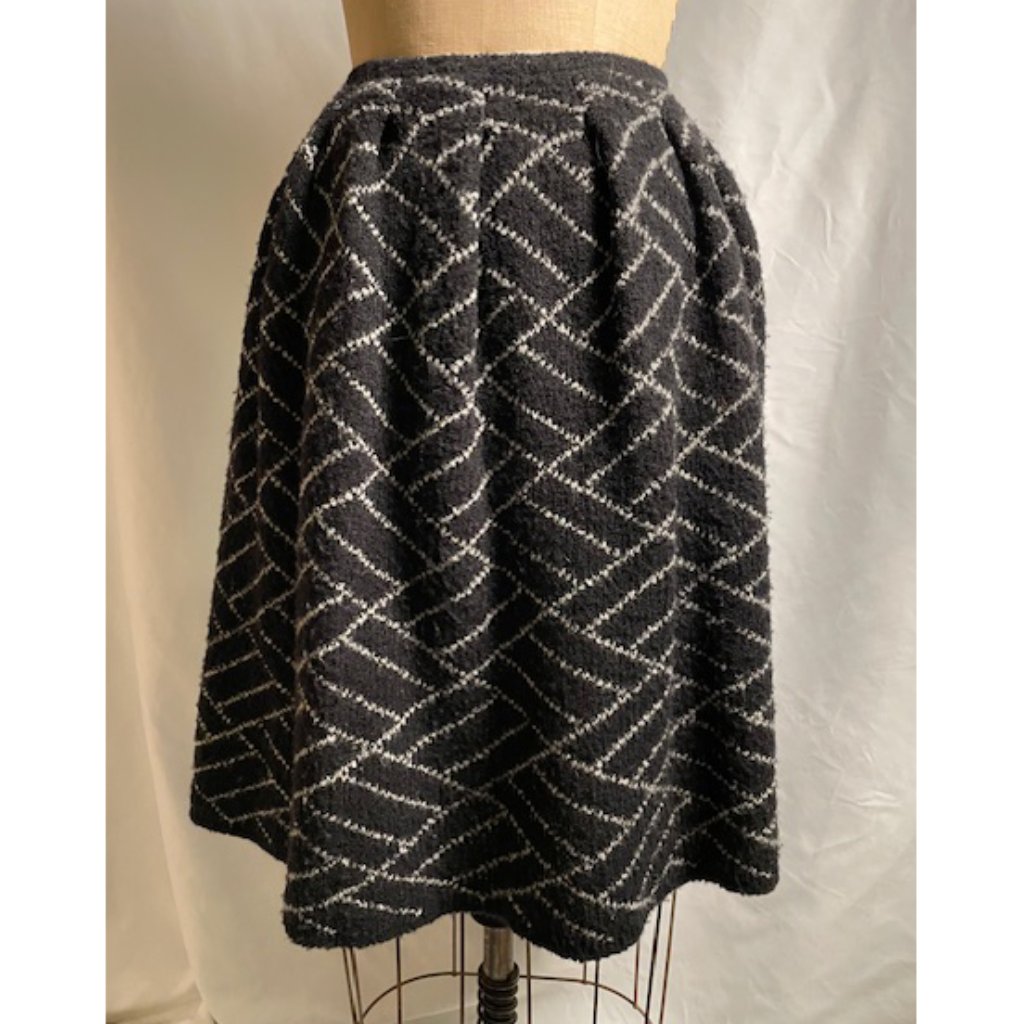 The Best Skirt In Cold Weather_krizia B+W Sweater Skirt